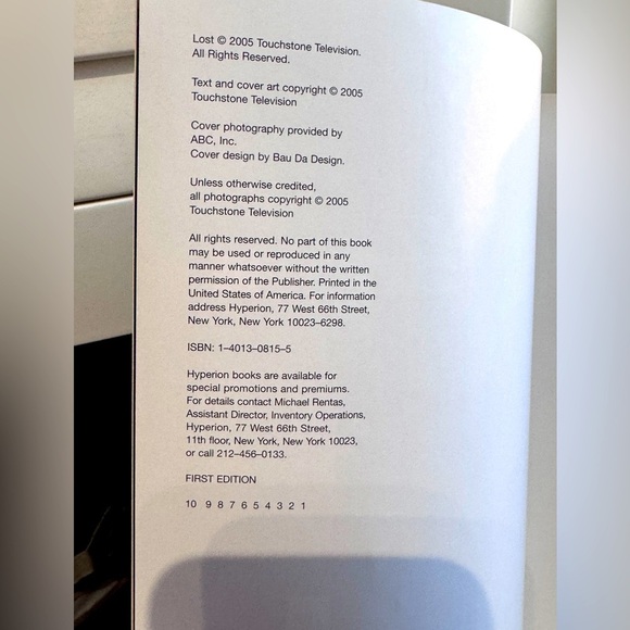 📚 Vintage 2005 - The LOST Chronicles Official Companion Book and Bonus DVD - Picture 6 of 16